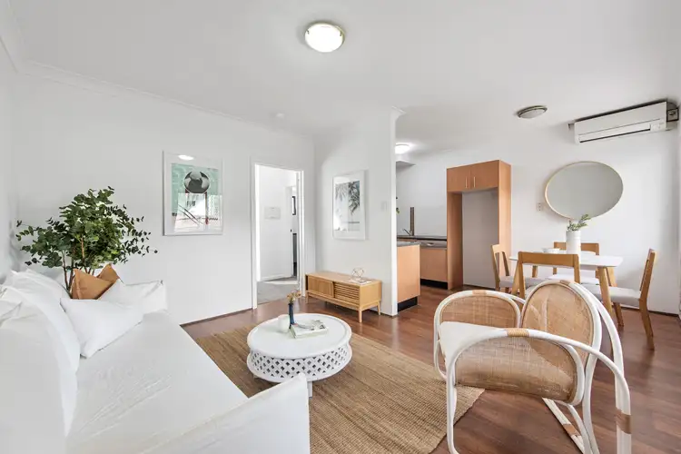 2/8 Kitchener Street, Coorparoo QLD 4151