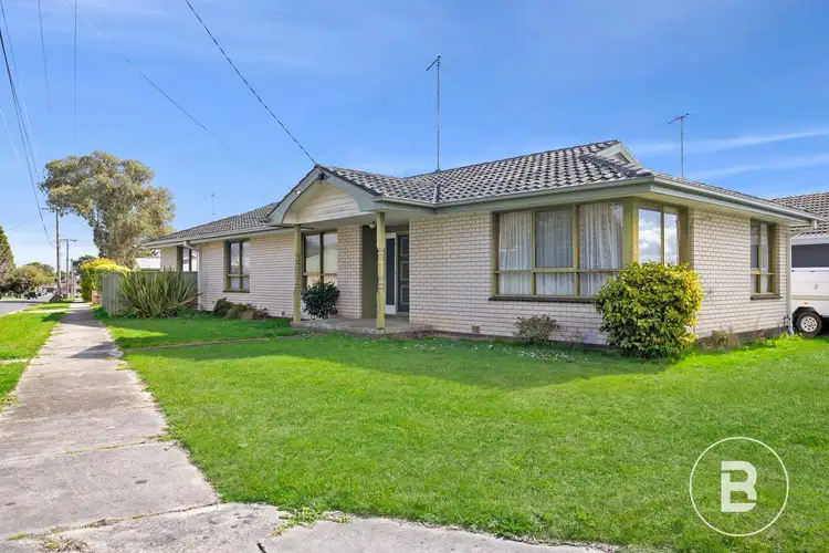 Second view of Homely house listing, 5 Maude Street, Wendouree VIC 3355
