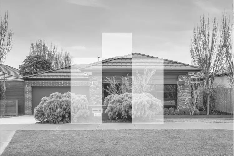 8 Stuart Place, Doreen VIC 3754