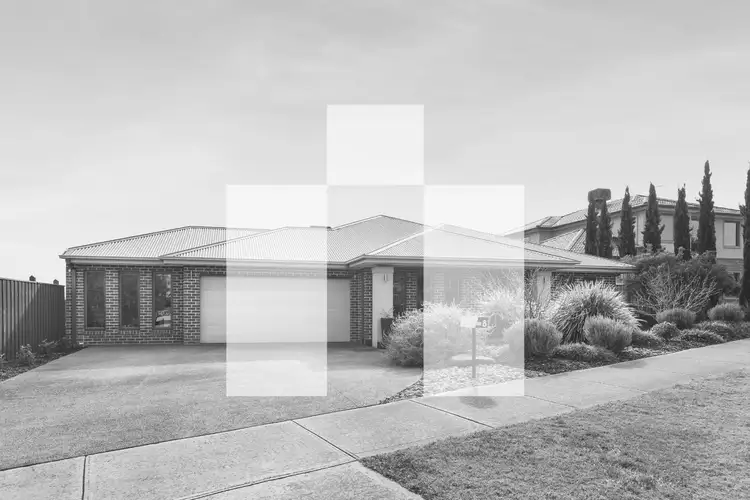 8 Eminence Boulevard, Doreen VIC 3754