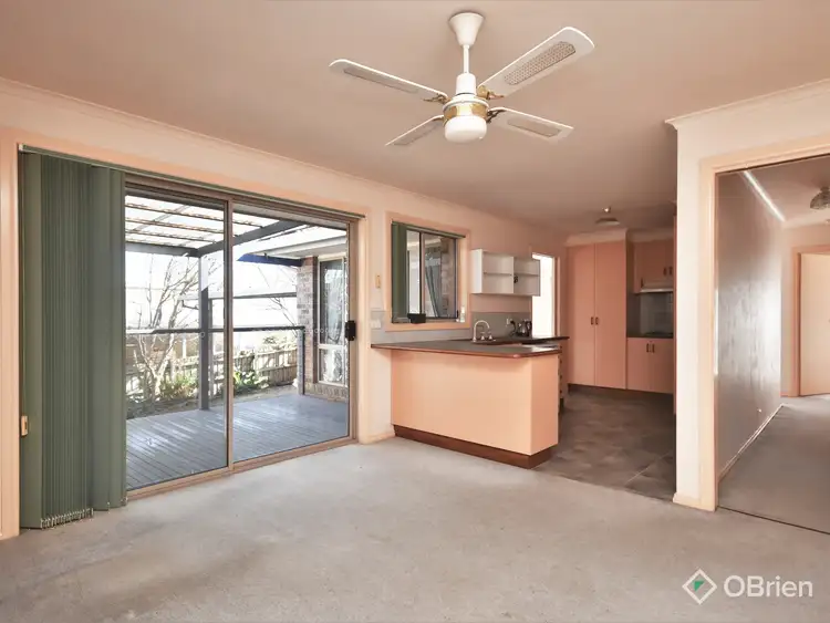 Fifth view of Homely house listing, 1 Hugh Court, Bairnsdale VIC 3875