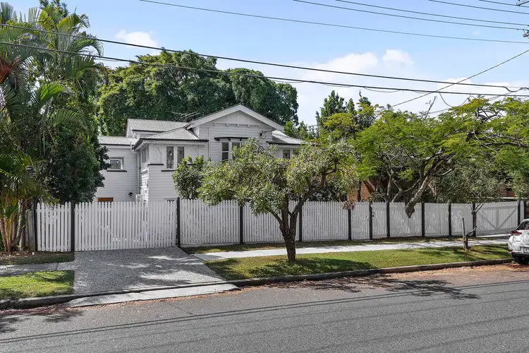 11 Dutton Street, Hawthorne QLD 4171