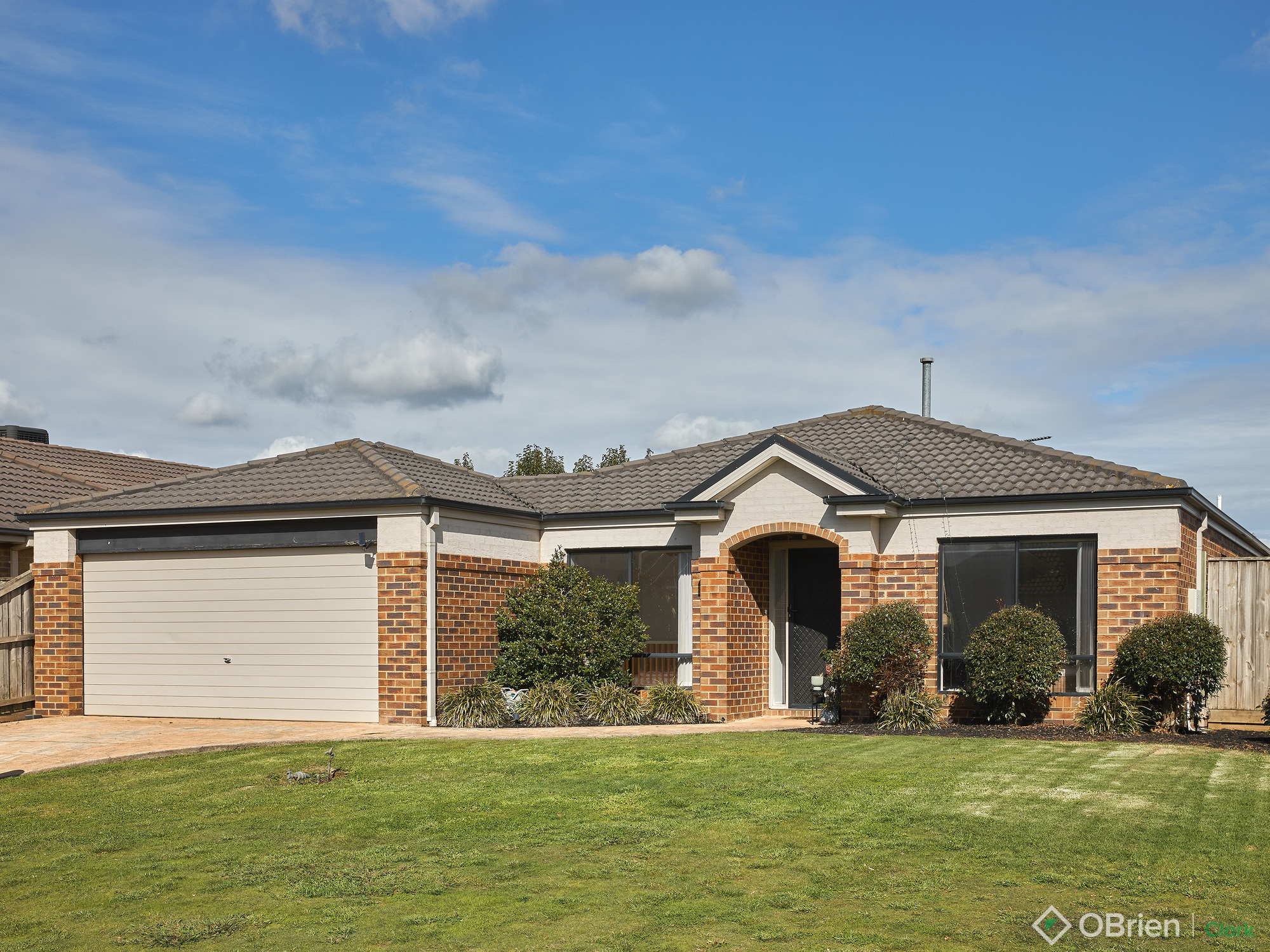 Main view of Homely house listing, 33 Lyndhurst Square, Drouin VIC 3818