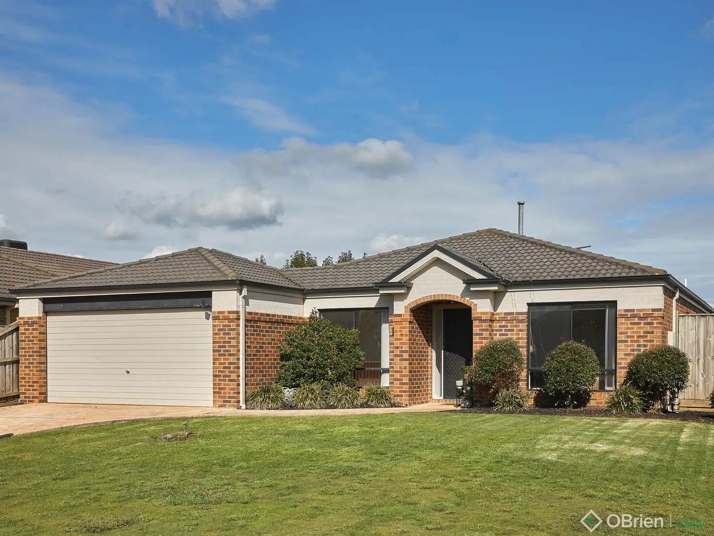 Main view of Homely house listing, 33 Lyndhurst Square, Drouin VIC 3818