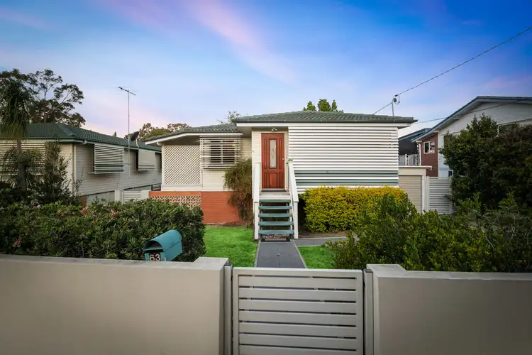 63 Valentia Street, Mansfield QLD 4122