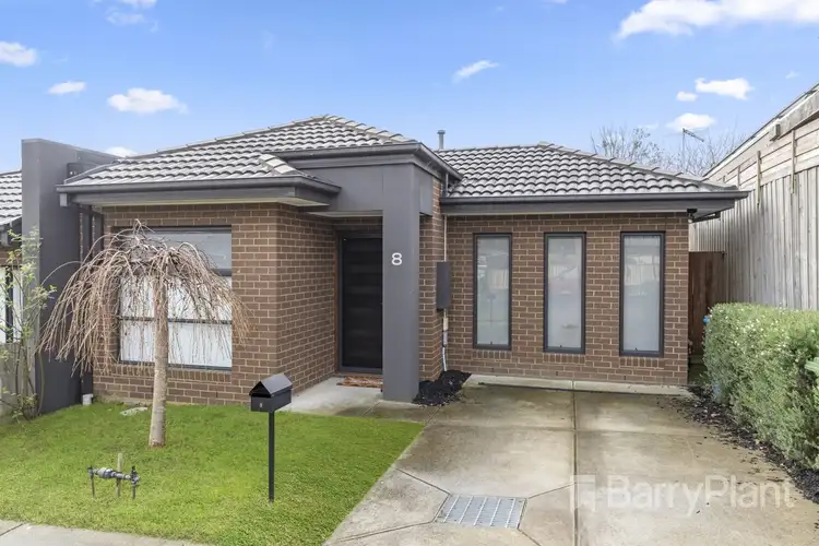 8 Stenocarpus Drive, Doveton VIC 3177