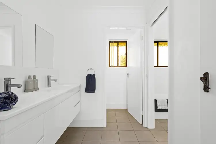 Fifth view of Homely villa listing, 1/93 Lake Entrance Road, Oak Flats NSW 2529