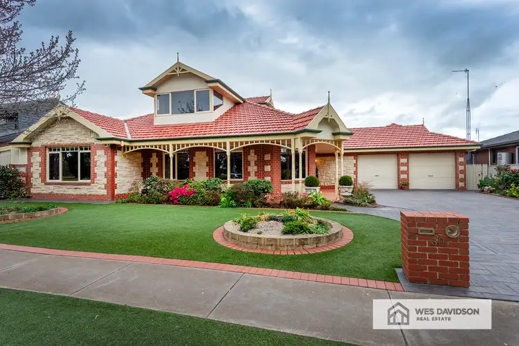 30 Barnes Boulevard, Horsham VIC 3400