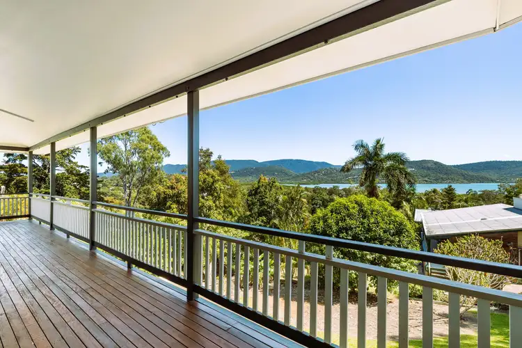 28 Manooka Drive, Cannonvale QLD 4802