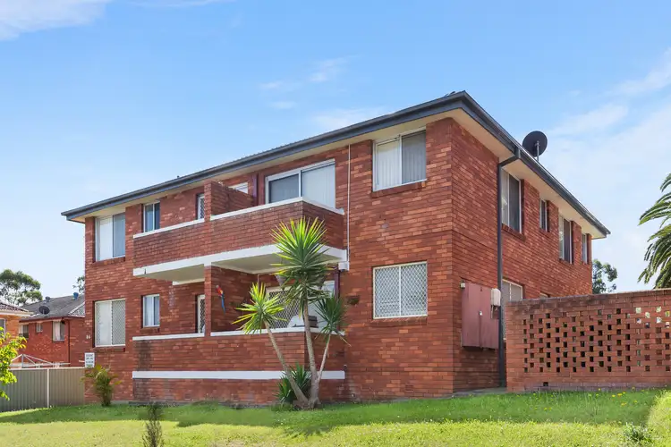 Main view of Homely unit listing, 4/86-88 Dumaresq Street, Campbelltown NSW 2560