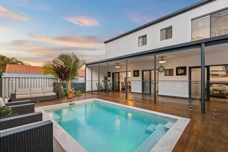 33 Inveray Avenue, Benowa QLD 4217