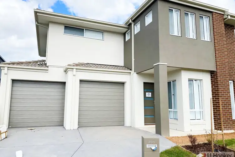 200 Waterhaven Boulevard, Point Cook VIC 3030