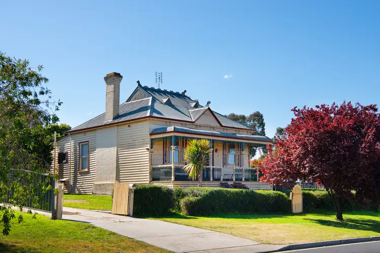 16 Philpot Street, Long Gully VIC 3550