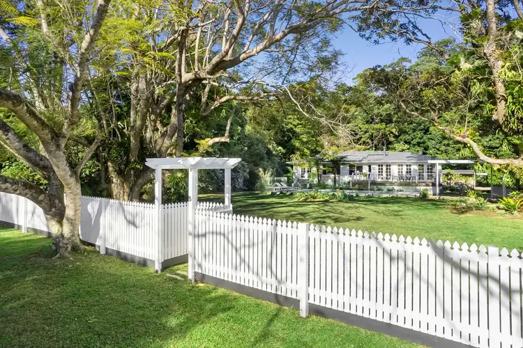 8 Mary Cairncross Avenue, Maleny QLD 4552