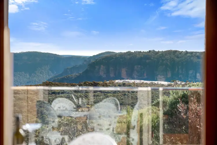27 Coronation Road, Wentworth Falls NSW 2782