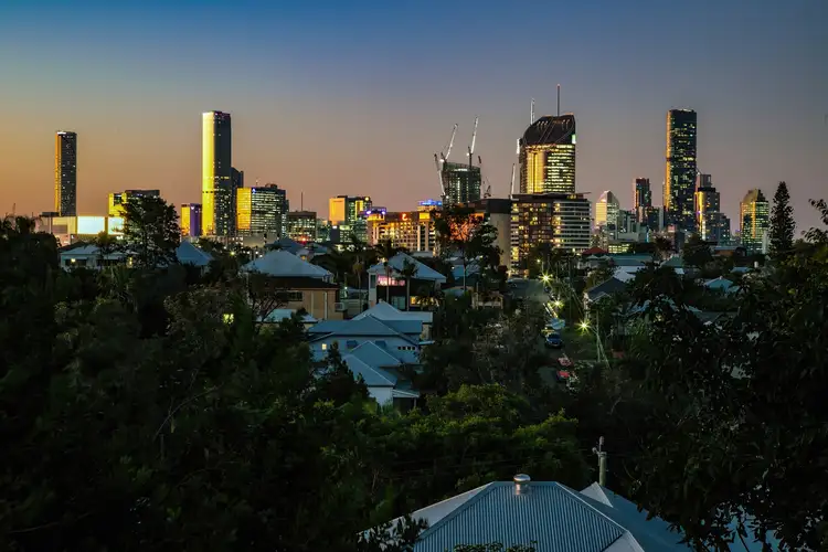 16 Rosary Crescent, Highgate Hill QLD 4101