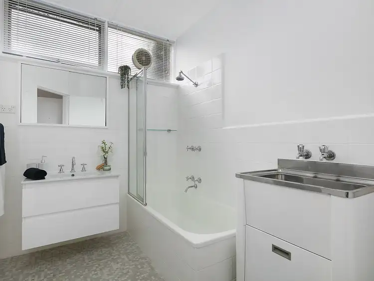 Fifth view of Homely apartment listing, 2/4 Salisbury Avenue, Ivanhoe VIC 3079