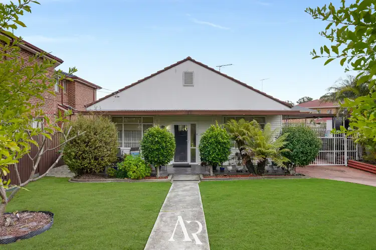 8 Surrey Avenue, Georges Hall NSW 2198