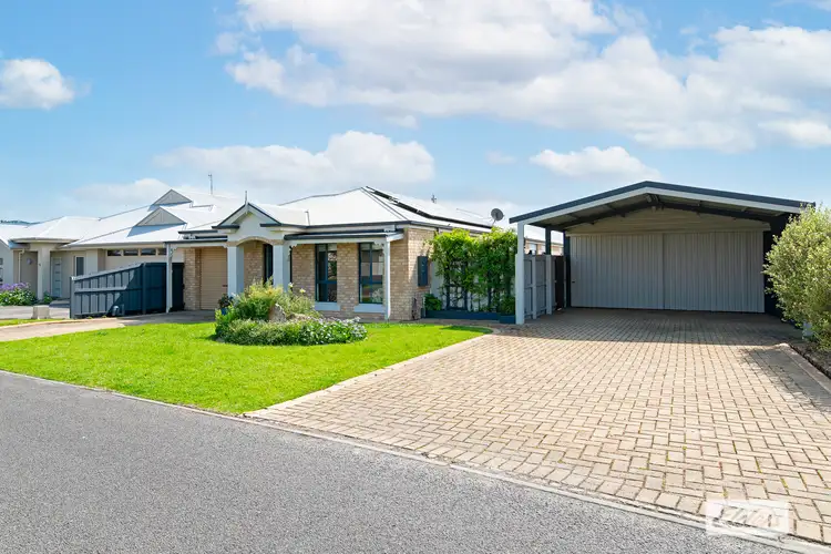 10 Prince Alfred Parade, Hindmarsh Island SA 5214