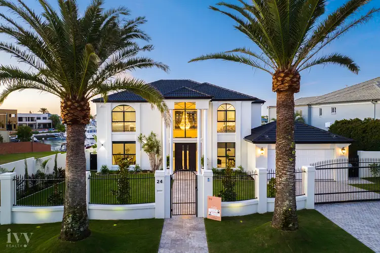 24 The Peninsula, Sovereign Islands QLD 4216
