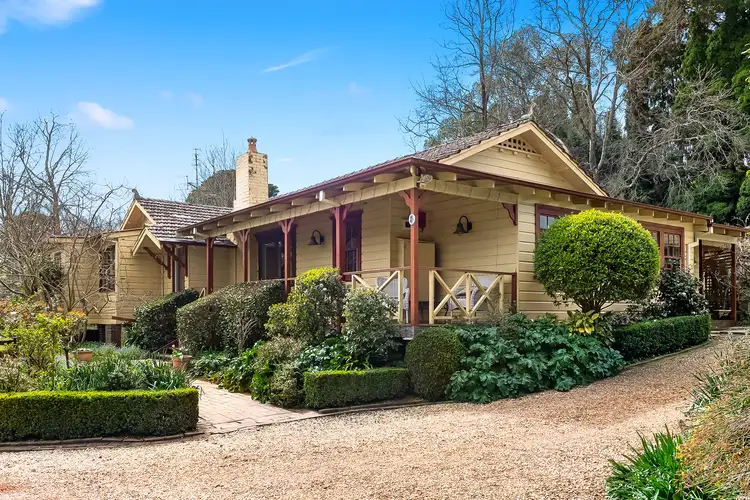8 Campbell Avenue, Burradoo NSW 2576