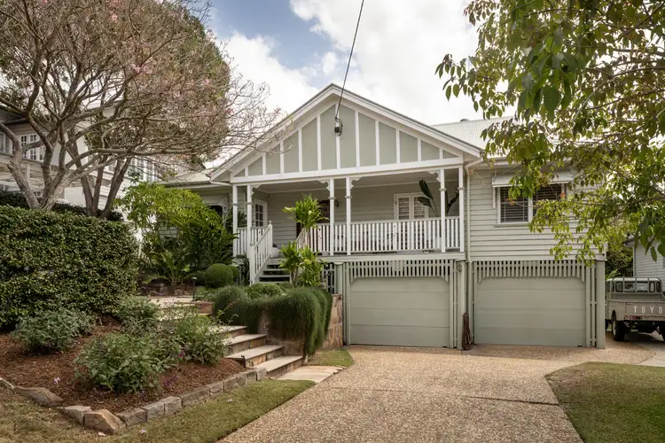32 Philip Street, Hawthorne QLD 4171