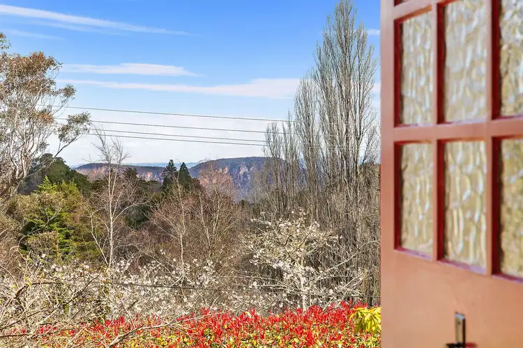 10 Lachlan Avenue, Leura NSW 2780