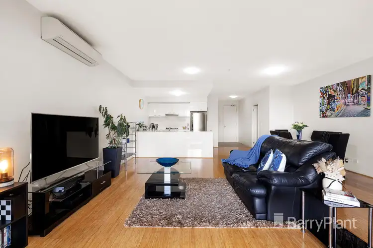 303/40 Burgundy Street