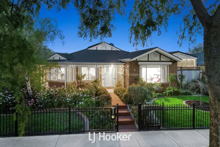 9 Robinswood Parade, Narre Warren South VIC 3805