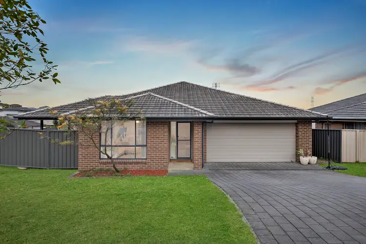 52 Craighill Crescent, Cameron Park NSW 2285