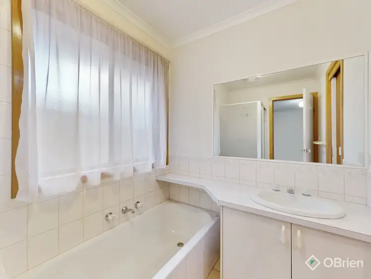 Fifth view of Homely house listing, 1/13 Maryn Close, Berwick VIC 3806