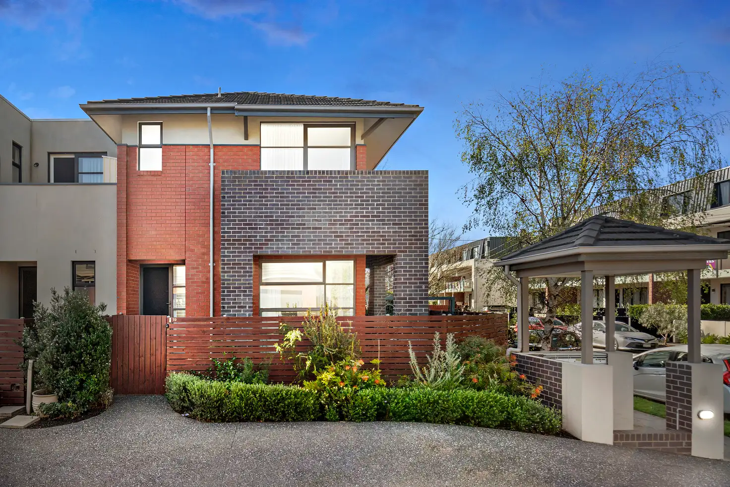 Main view of Homely townhouse listing, 19/9-11 Manikato Avenue, Mordialloc VIC 3195