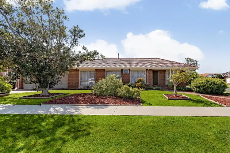 16 Prince Albert Crescent, Taylors Lakes VIC 3038