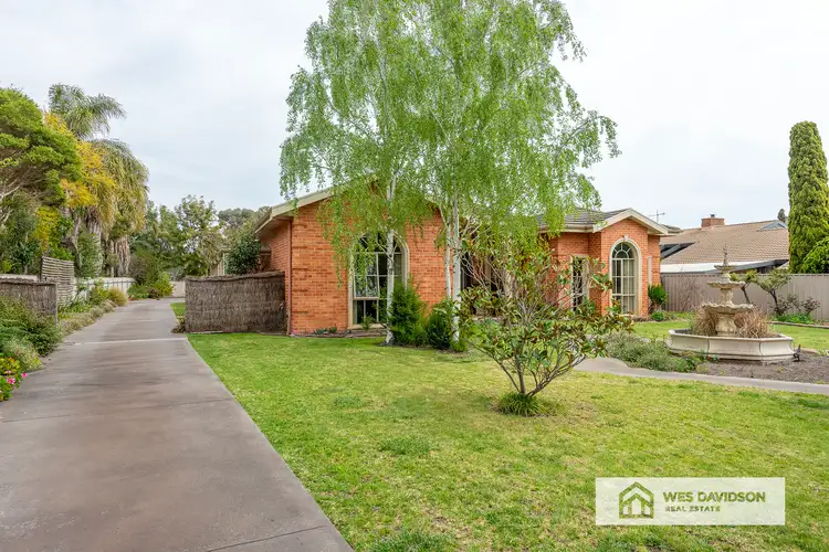 11 Stockton Drive, Horsham VIC 3400