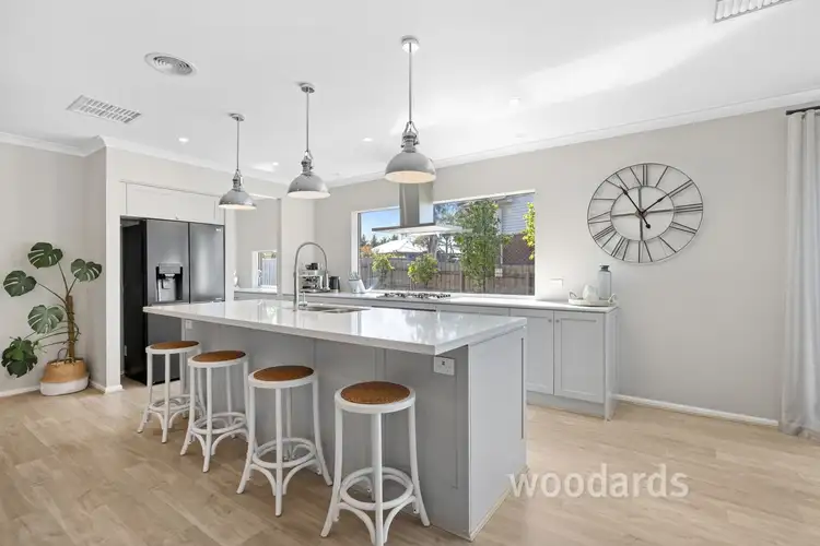 10 Desmond Crescent, Romsey VIC 3434