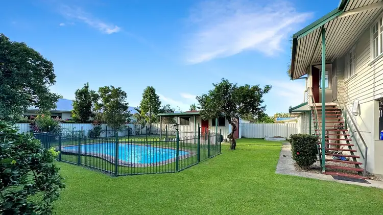 14 Smart Street, Mooroobool QLD 4870