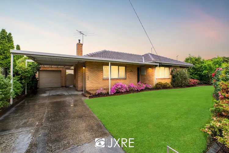 8 Saunders Street, Clayton South VIC 3169