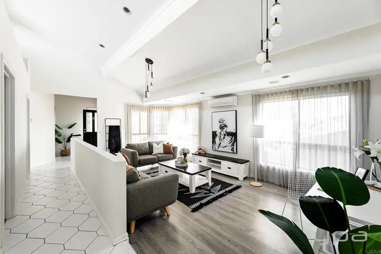 Fifth view of Homely house listing, 8 Elbe Close, Werribee VIC 3030