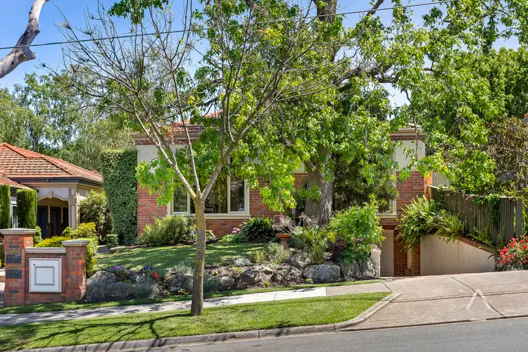 2/5 Carn Avenue, Ivanhoe VIC 3079
