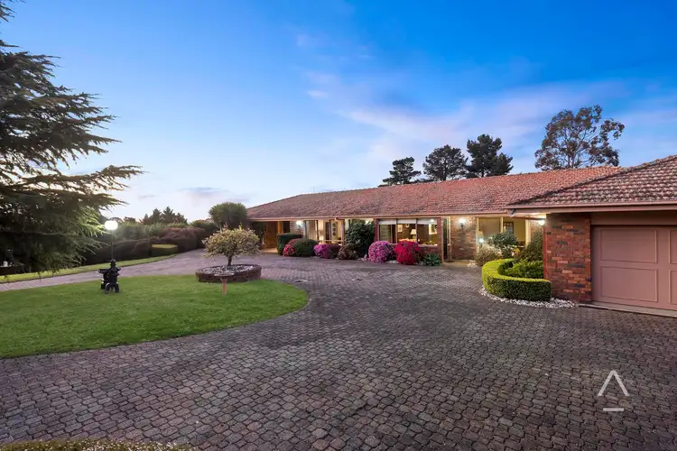 28 Sarah Crescent, Templestowe VIC 3106