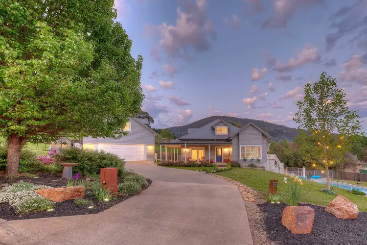16 Mountain Mist Drive, Bright VIC 3741
