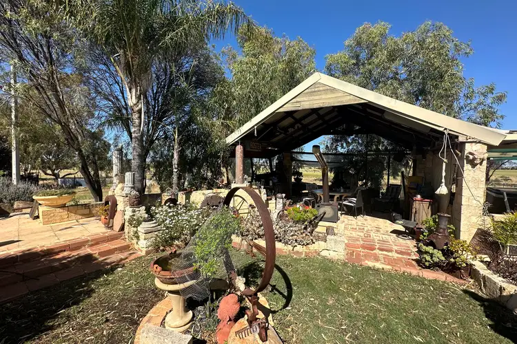 264 Billacabilla-Doodenanning Road, Quairading WA 6383
