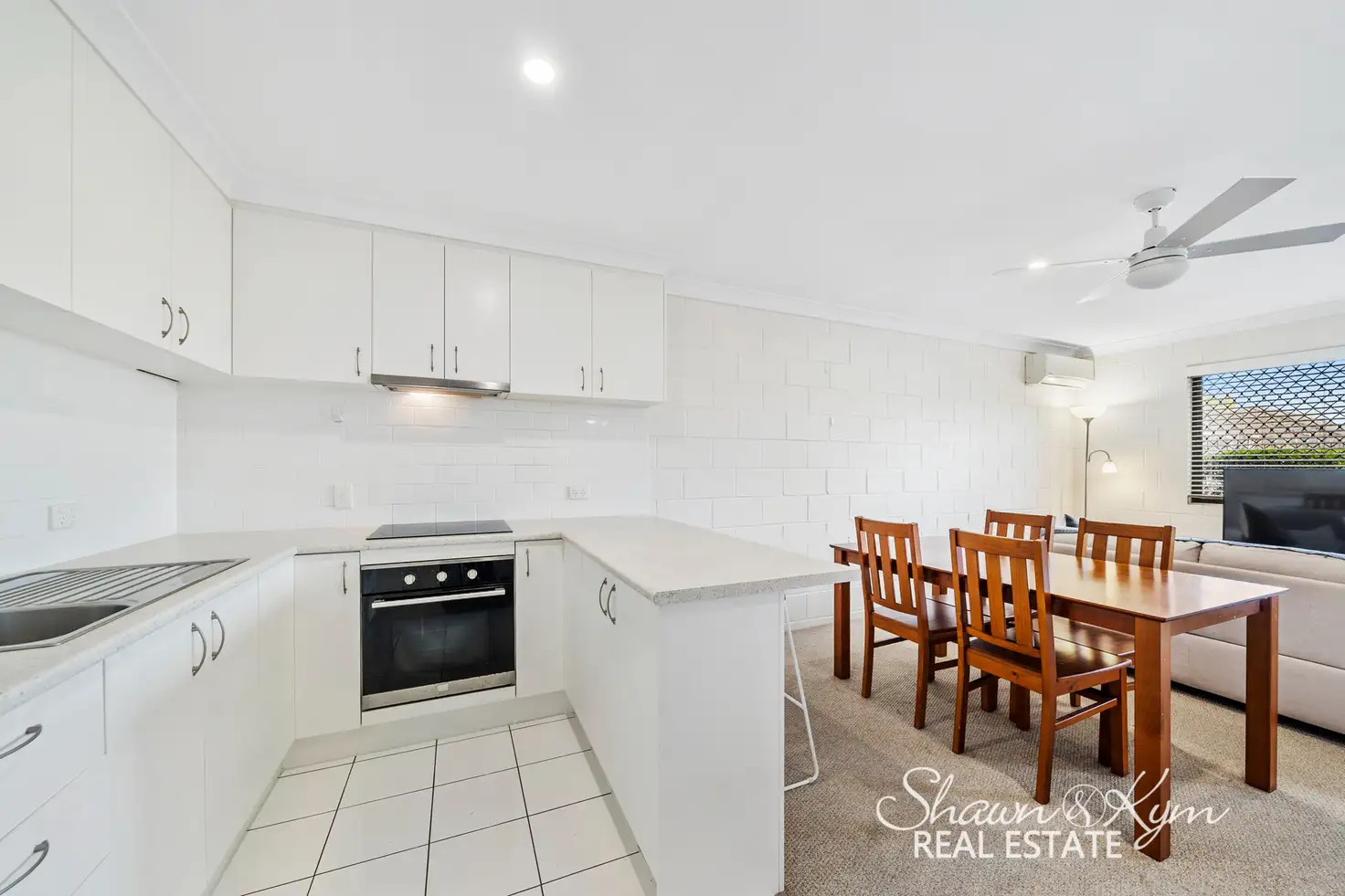 Main view of Homely villa listing, 9/2018 Wynnum Road, Wynnum West QLD 4178
