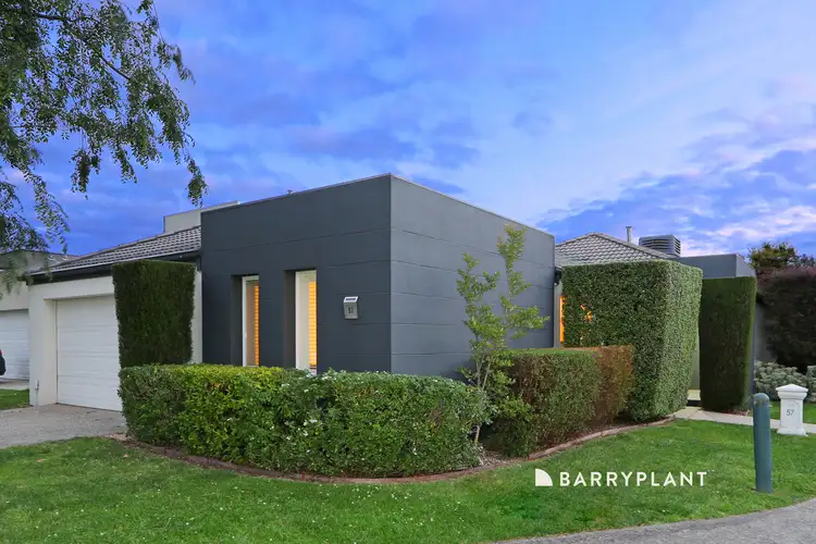 57 Sovereign Manors Crescent, Rowville VIC 3178