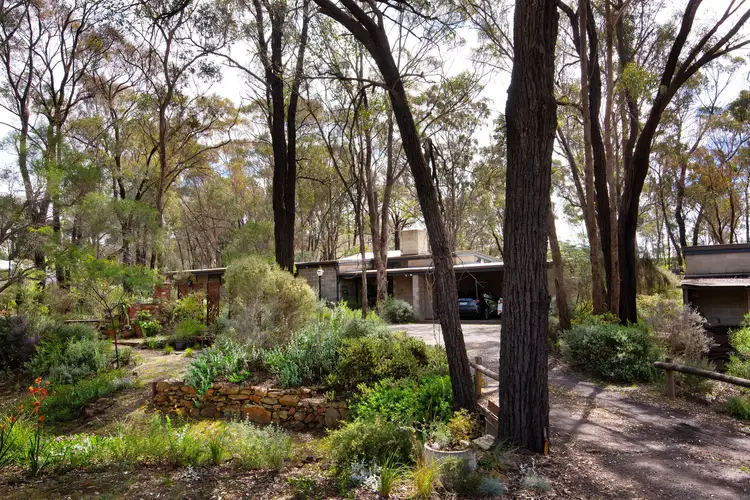 142 Belle Vue Road, Spring Gully VIC 3550