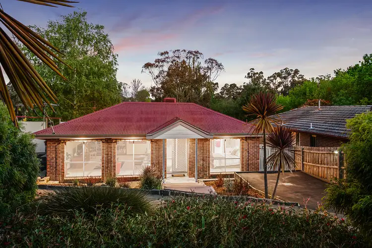 16 Penola Drive, Seville VIC 3139