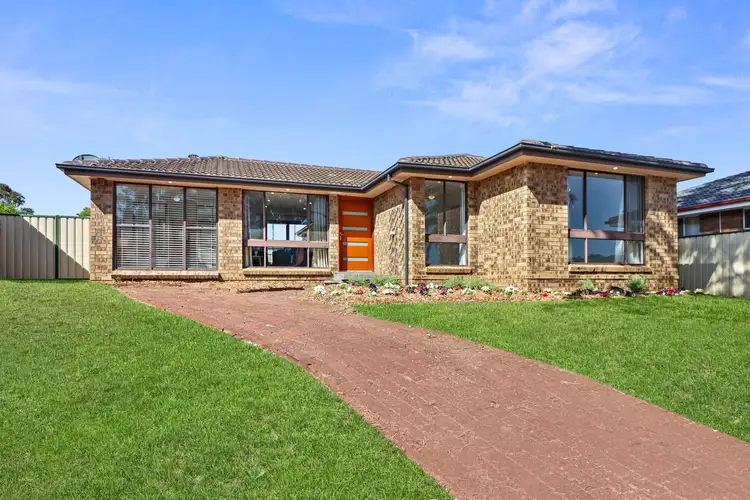 8 Salem Close, St Clair NSW 2759