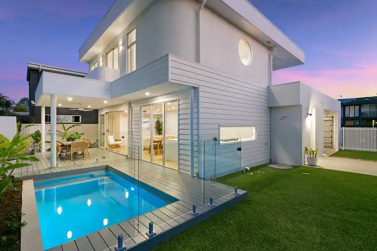 27 Spindle Street, Palm Beach QLD 4221