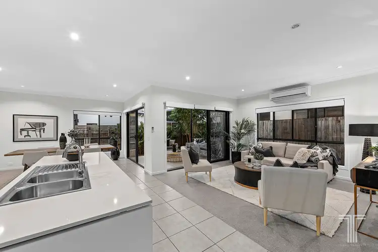 Main view of Homely townhouse listing, 15/16-28 Surbiton Court, Carindale QLD 4152