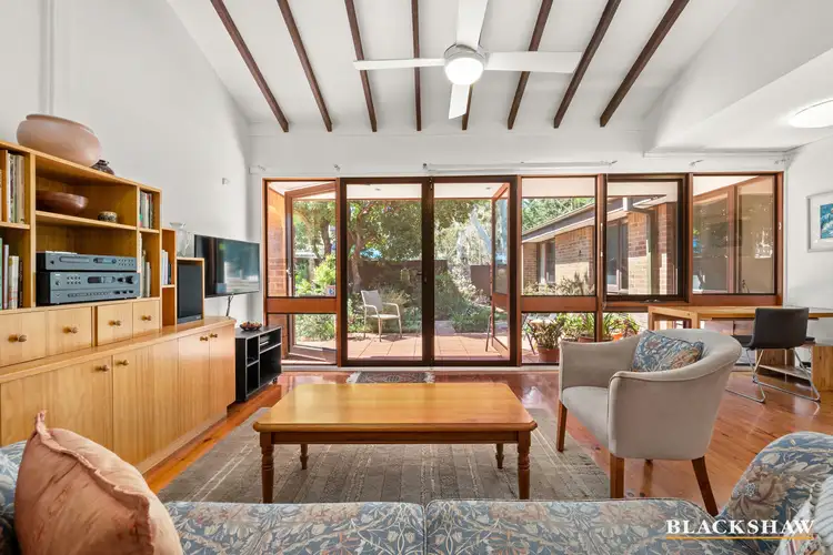 37 Barnet Close, Phillip ACT 2606